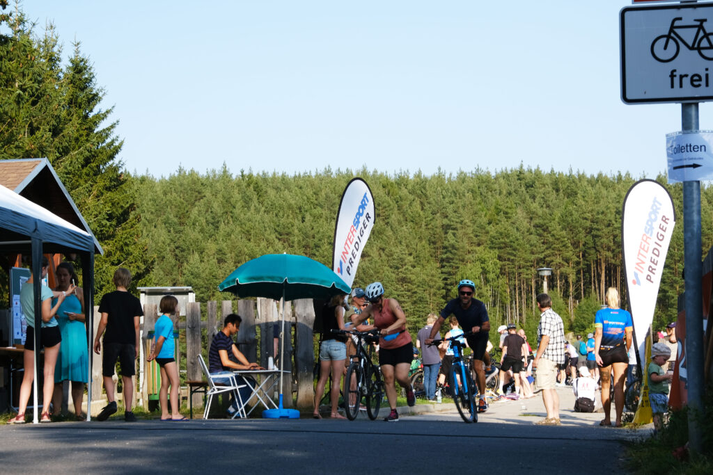 Radwechsel beim Team-Triathlon 2025
