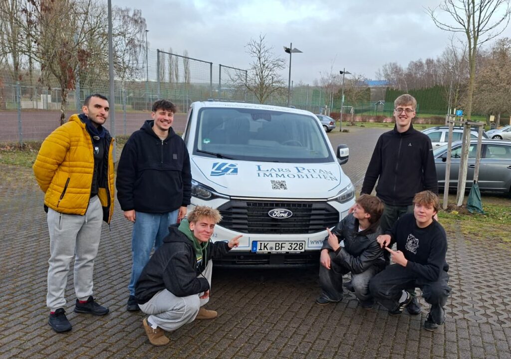 Basketball team with new coach (December 2025)